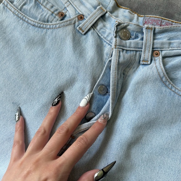 Vintage Levi’s 901 cutoffs - Picture 7 of 8